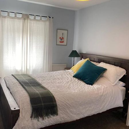 2X King Bedrooms, Private Living Room & Bathroom Thornhill  Екстериор снимка