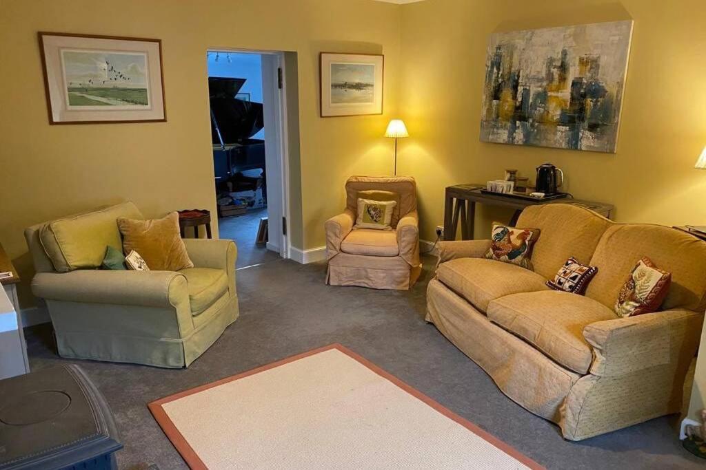 2X King Bedrooms, Private Living Room & Bathroom Thornhill  Екстериор снимка